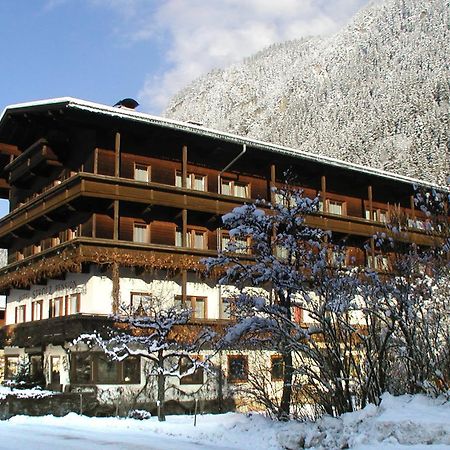 Hotel-Pension Strolz Mayrhofen Exterior foto